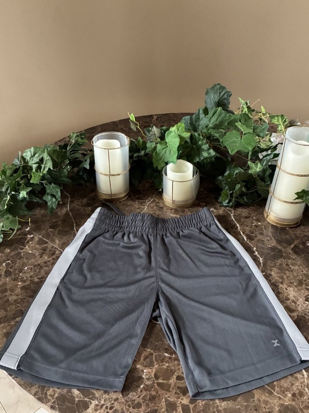 Mens Xersion Gray Basketball Shorts, Quick Dri, Tie waste, Large 10" Seam, Sm.